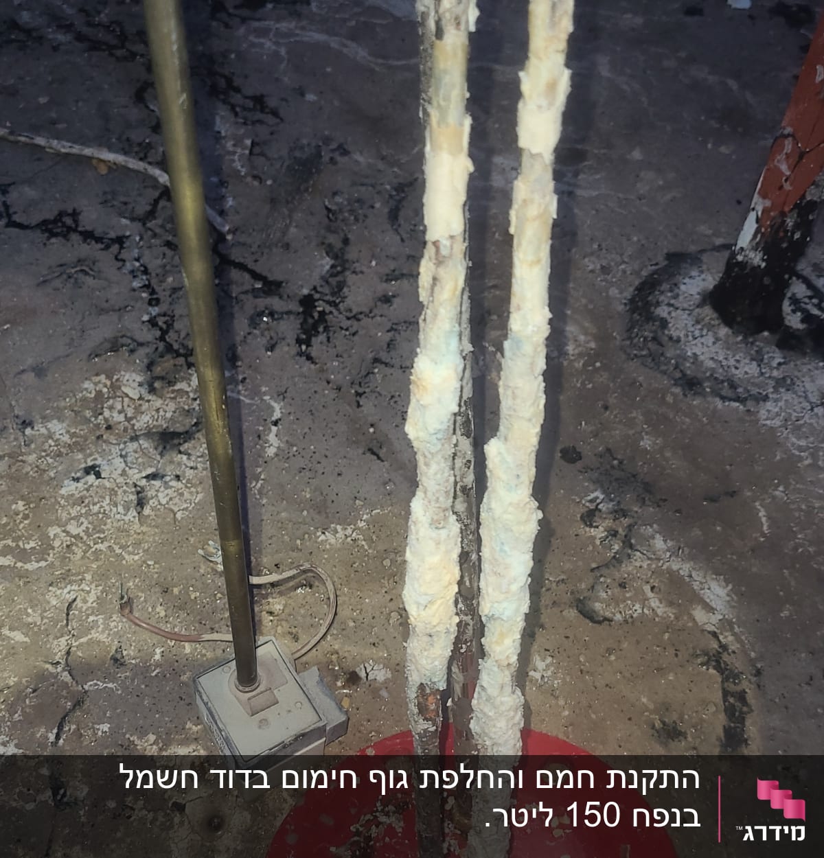 גוף חימום עם אבנית על בסיס אדום